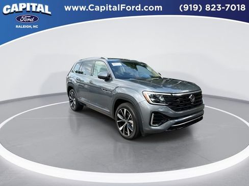 Used 2024 Volkswagen Atlas SEL Premium R-Line AWD/4WD image 2