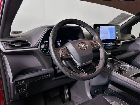 Certified 2023 Toyota Sienna XSE image 9