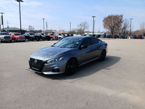 Used 2022 Nissan Altima 2.5 SR w/ Midnight Edition Package image 3