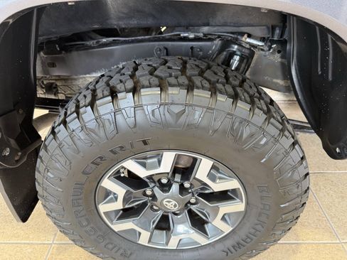 Used 2018 Toyota Tacoma TRD Sport w/ Technology Package AWD/4WD image 16