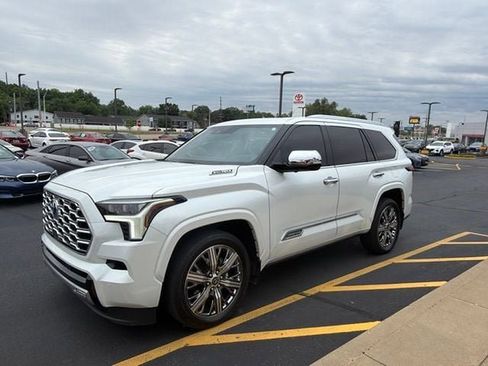Used 2023 Toyota Sequoia Capstone AWD/4WD image 2