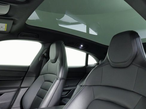 Used 2023 Porsche Taycan 4 Cross Turismo image 33