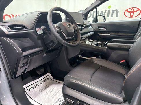 Used 2025 Toyota Sienna XLE Woodland Edition AWD/4WD image 22