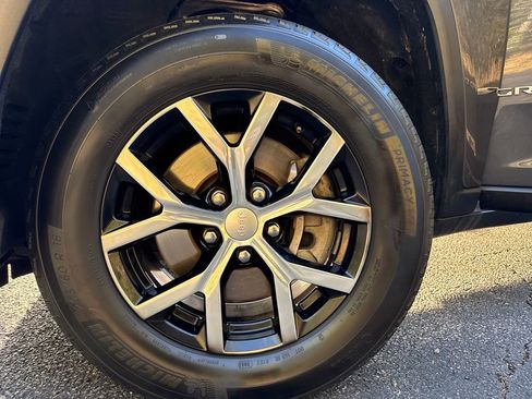 Used 2024 Jeep Grand Cherokee L Limited w/ Luxury Tech Group II image 34