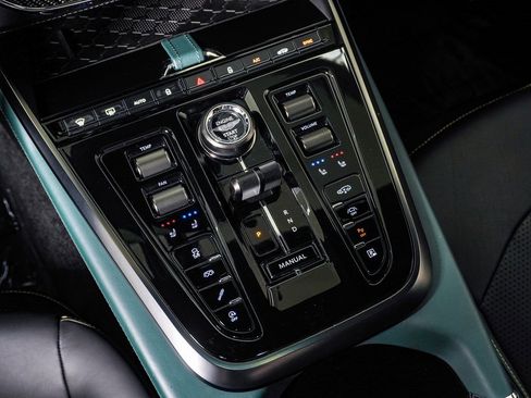 Used 2025 Aston Martin DBX 707 image 31