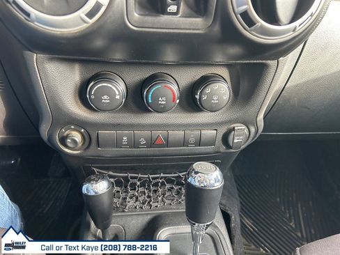 Used 2014 Jeep Wrangler Unlimited Sahara image 22