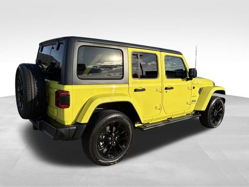 Used 2023 Jeep Wrangler Unlimited Sahara w/ Cold Weather Group image 5