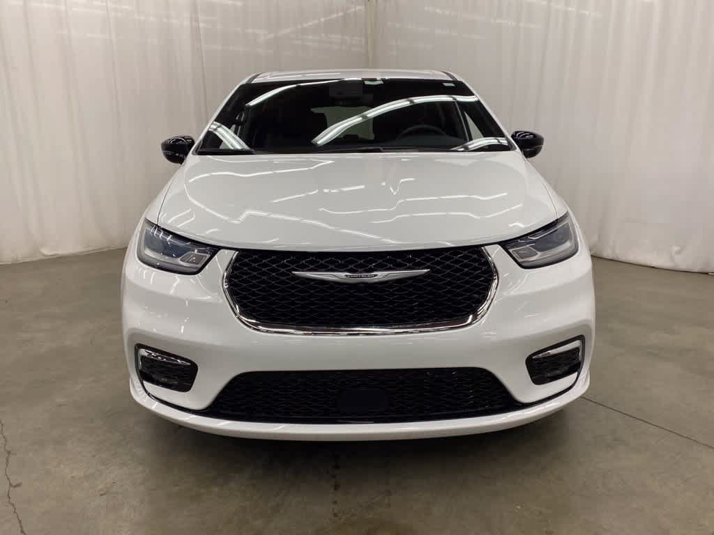 Used 2025 Chrysler Pacifica Select FWD image 9