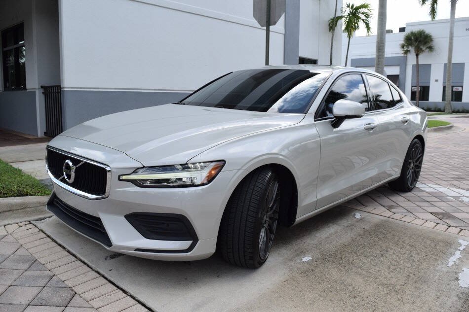 Used 2019 Volvo S60 T5 Momentum w/ Multimedia Package FWD image 2