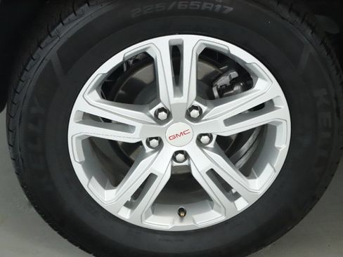 Used 2024 GMC Terrain SLE AWD/4WD image 12