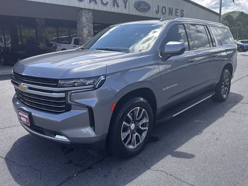 Used 2022 Chevrolet Suburban LT AWD/4WD image 2