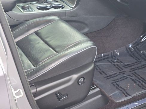 Used 2019 Jeep Grand Cherokee Overland image 9