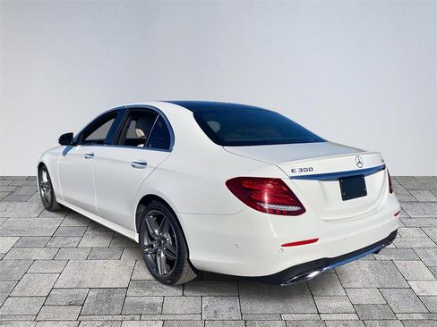 Certified 2019 Mercedes-Benz E 300 4MATIC image 5