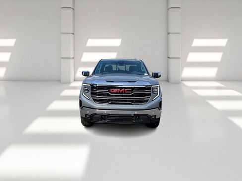 New 2026 GMC Sierra 1500 SLT image 2