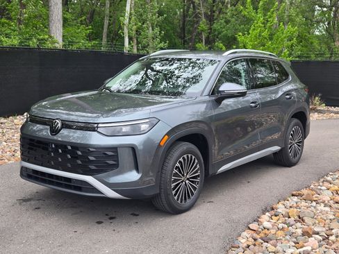 New 2026 Volkswagen Tiguan S AWD/4WD image 1
