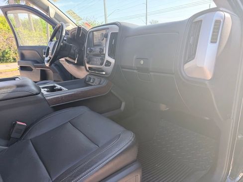 Used 2018 GMC Sierra 2500 SLE w/ Suspension Package, Off-Road AWD/4WD image 13