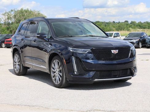 Used 2021 Cadillac XT6 Sport w/ Platinum Package AWD/4WD image 4