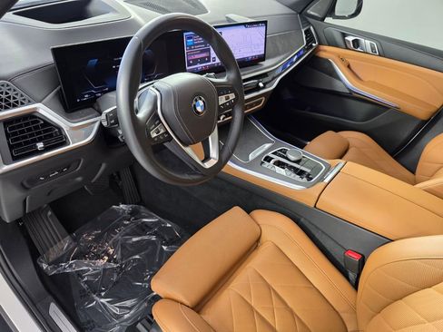 Used 2024 BMW X5 xDrive40i w/ Premium Package image 11