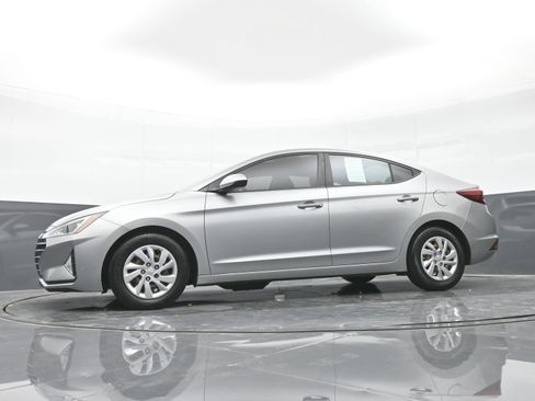 Used 2020 Hyundai Elantra SE image 39