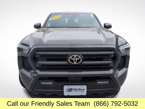 Certified 2024 Toyota Tacoma SR5 AWD/4WD image 10