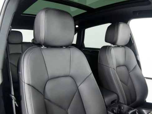 New 2026 Porsche Macan AWD/4WD image 33