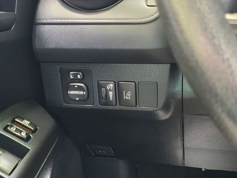 Used 2017 Toyota RAV4 LE FWD image 19