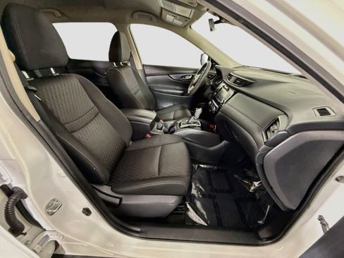 Used 2020 Nissan Rogue SV FWD image 29