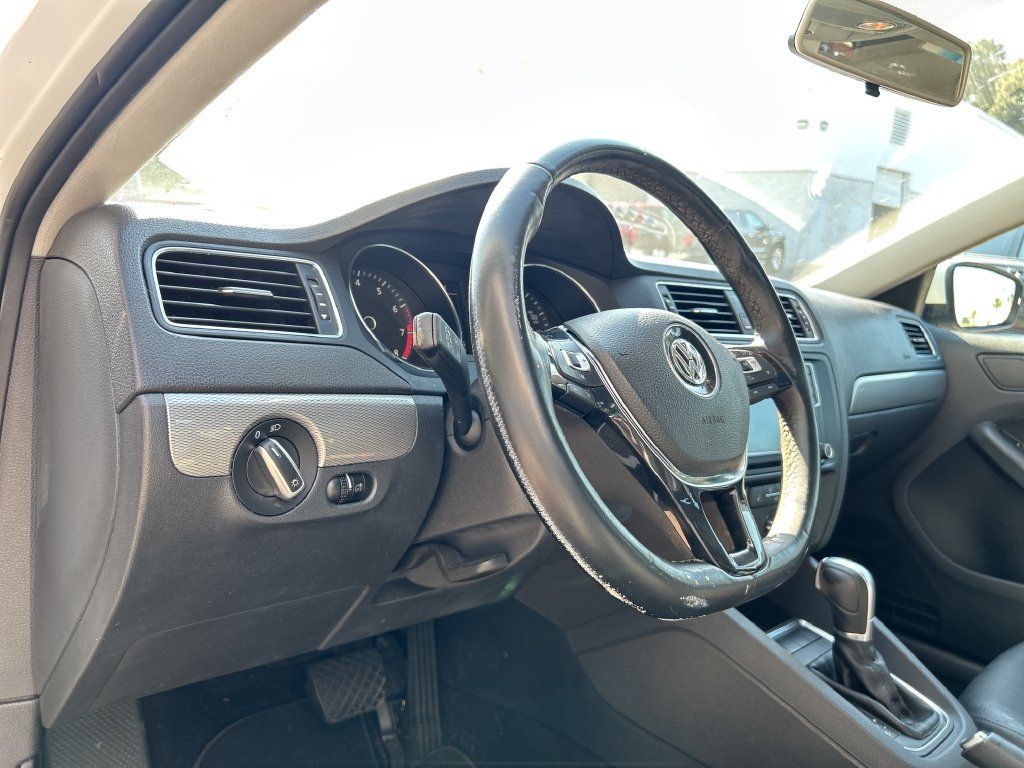 Used 2017 Volkswagen Jetta SE FWD image 10