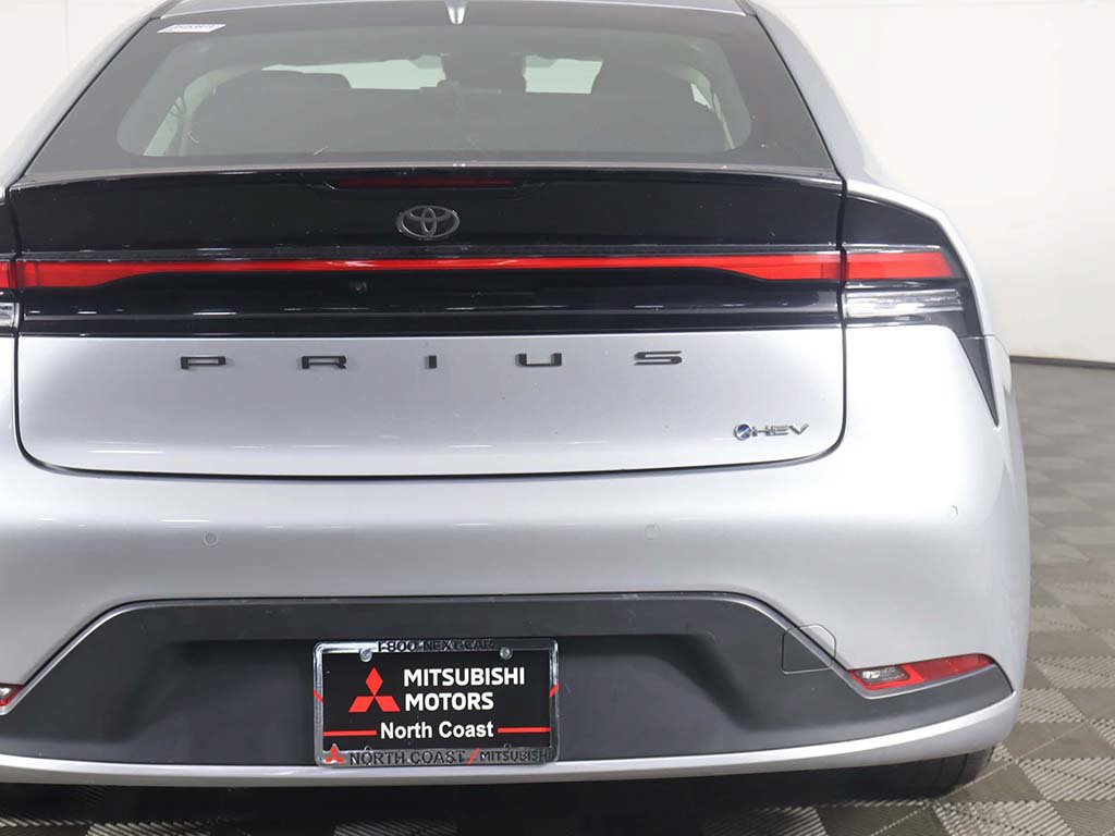 Used 2025 Toyota Prius LE FWD image 15