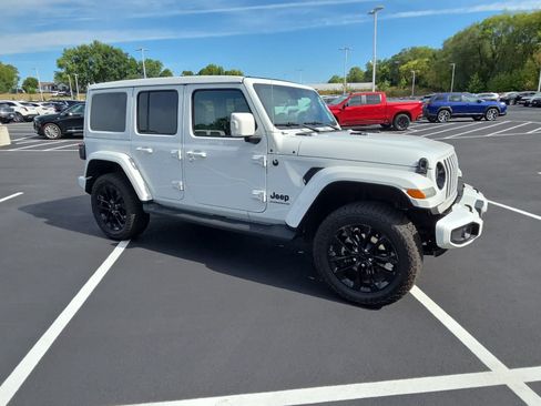 Used 2023 Jeep Wrangler Unlimited Sahara AWD/4WD image 2
