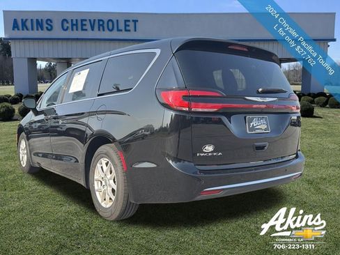 Used 2024 Chrysler Pacifica Touring-L image 9