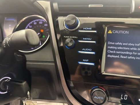 Used 2020 Toyota Camry SE image 34