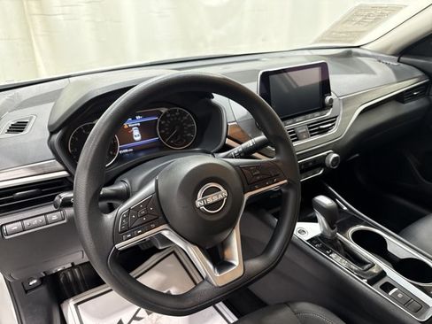 Used 2024 Nissan Altima 2.5 SV AWD/4WD image 25