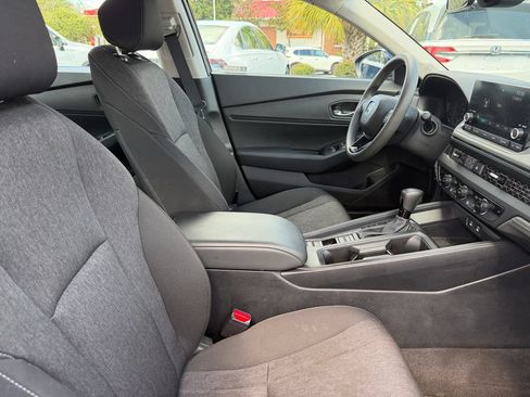Used 2023 Honda Accord EX image 9