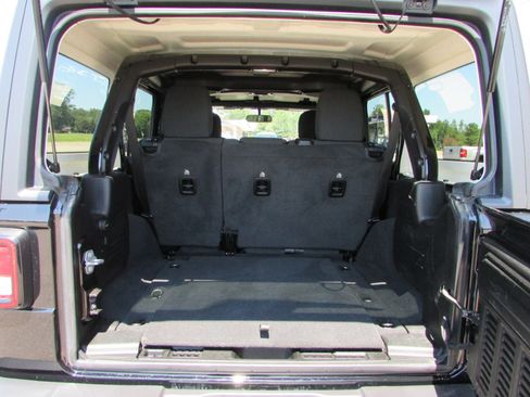 Used 2021 Jeep Wrangler Unlimited Sahara image 12