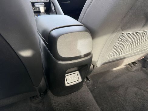 Used 2025 Hyundai Elantra Limited image 24