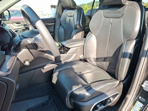 Used 2023 Jeep Grand Cherokee Overland w/ Luxury Tech Group IV image 14