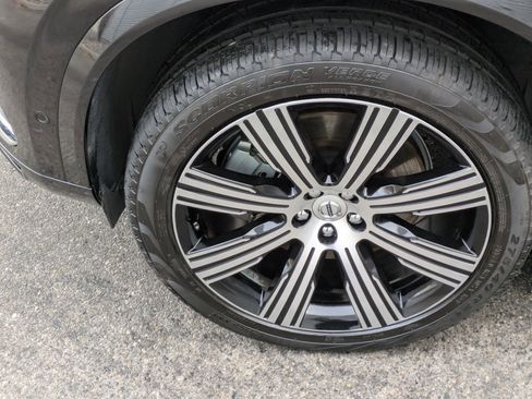 Certified 2024 Volvo XC90 T8 Ultimate w/ Protection Package Premier image 11