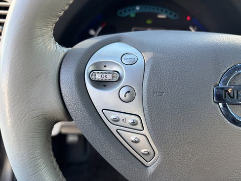 Used 2016 Nissan Leaf SV image 8