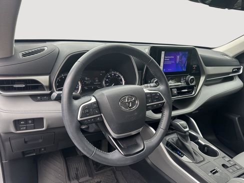 Used 2023 Toyota Highlander XLE FWD image 10