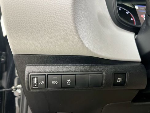 Used 2025 Toyota Corolla SE w/ Convenience Package image 18