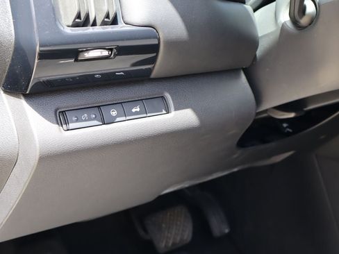 Used 2025 Nissan Pathfinder SV FWD image 24