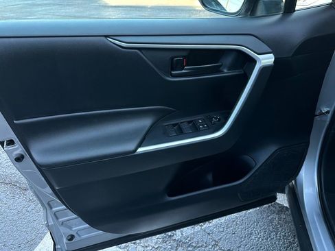 Used 2020 Toyota RAV4 LE image 13