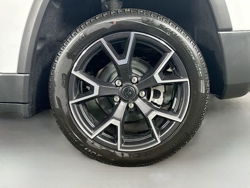 New 2026 Jeep Cherokee Overland image 17