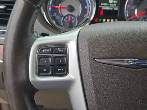 Used 2014 Chrysler Town & Country Touring image 39