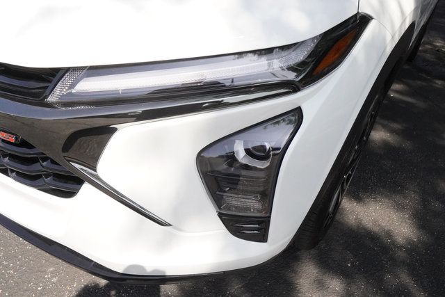 Used 2025 Chevrolet Trax RS FWD image 27