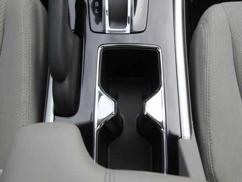 Used 2017 Honda Accord EX image 17