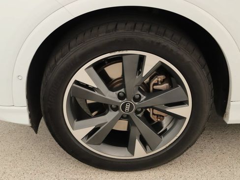 Certified 2024 Audi Q4 e-tron Prestige AWD/4WD image 39