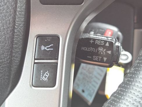 Used 2018 Toyota Tacoma SR5 AWD/4WD image 30