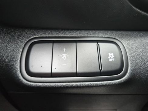 Used 2025 Hyundai Venue SE FWD image 23